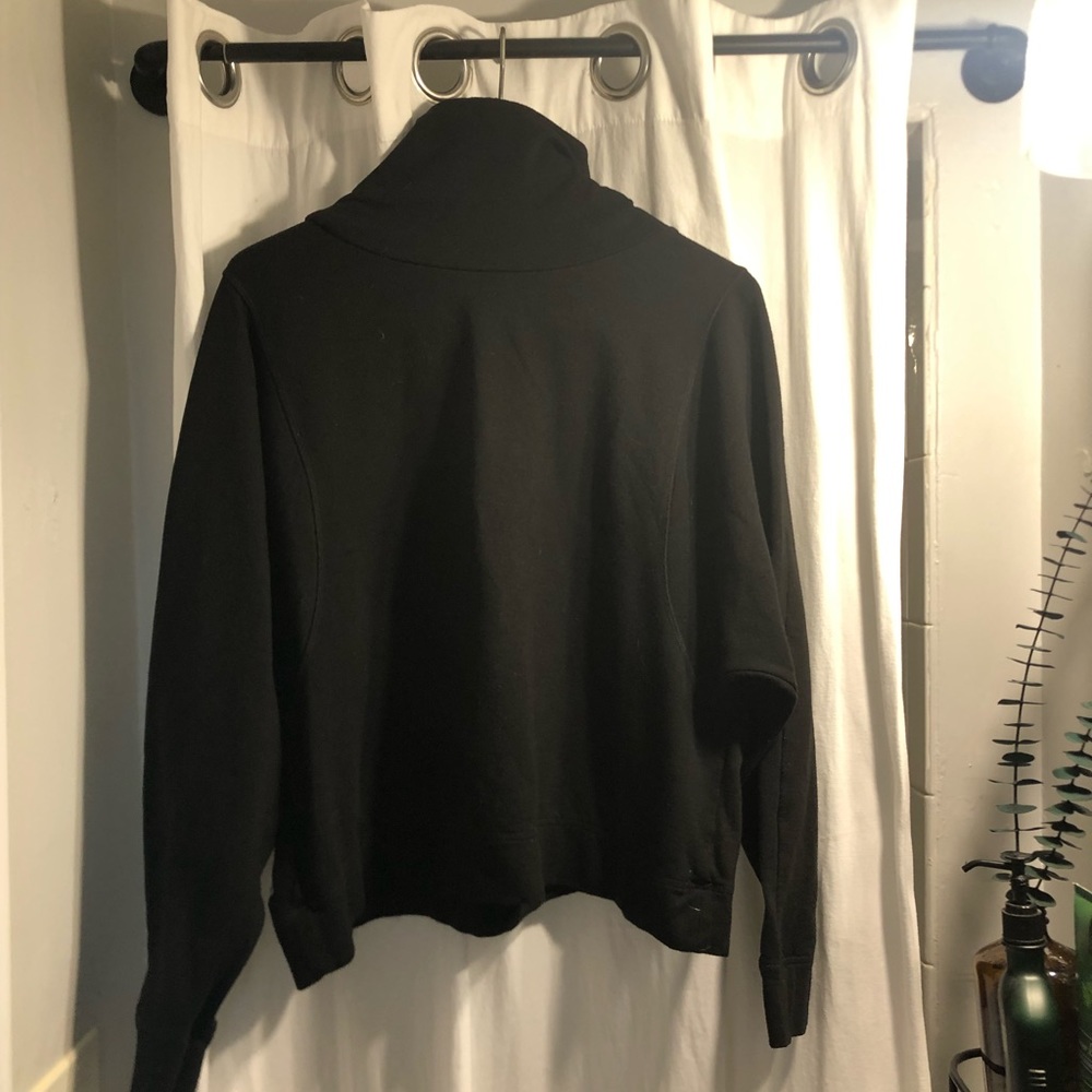 Black sweat shirt